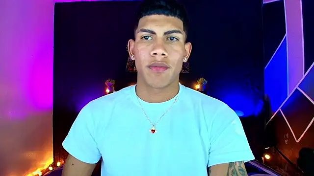 Snapshot of Damian_latinxxx chatting on March 2025 08:48:02 AM Damian latinxxx online show from March 2025 08:48:02 AM