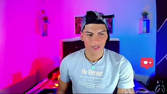 Snapshot of Damian_latinxxx chatting on March 2025 03:06:01 AM Damian latinxxx online show from March 2025 03:06:01 AM
