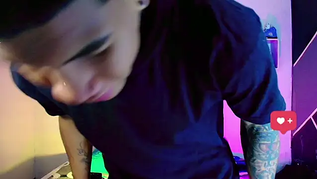 Snapshot of Damian_latinxxx chatting on March 2025 03:16:01 AM Damian latinxxx online show from March 2025 03:16:01 AM