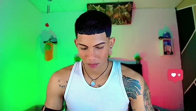 Snapshot of Damian_latinxxx chatting on March 2025 06:21:01 AM Damian latinxxx online show from March 2025 06:21:01 AM