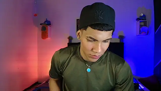 Snapshot of Damian_latinxxx chatting on March 2025 02:53:01 AM Damian latinxxx online show from March 2025 02:53:01 AM