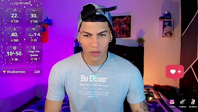 Snapshot of Damian_latinxxx chatting on March 2025 03:07:01 AM Damian latinxxx online show from March 2025 03:07:01 AM