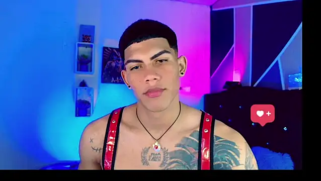 Snapshot of Damian_latinxxx chatting on March 2025 04:37:02 AM Damian latinxxx online show from March 2025 04:37:02 AM