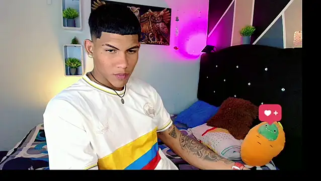Snapshot of Damian_latinxxx chatting on March 2025 06:05:02 AM Damian latinxxx online show from March 2025 06:05:02 AM