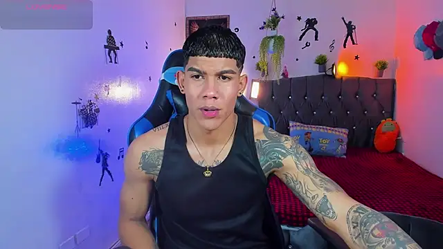 Snapshot of Damian_latinxxx chatting on September 2025 02:12:01 AM Damian latinxxx online show from September 2025 02:12:01 AM