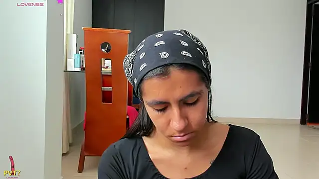 Snapshot of Kamilasalazar chatting on February 2025 06:40:01 PM Kamilasalazar online show from February 2025 06:40:01 PM