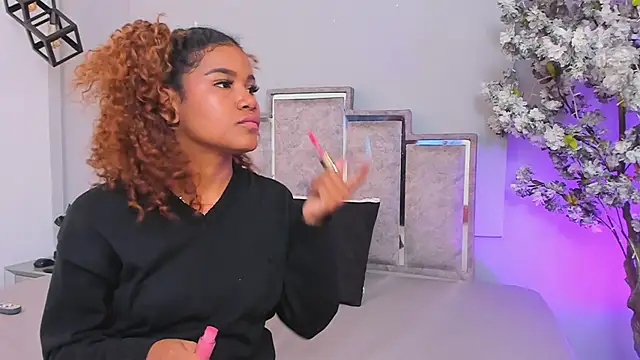 Snapshot of Isabellsmmith chatting on January 2025 03:40:02 AM Isabellsmmith online show from January 2025 03:40:02 AM