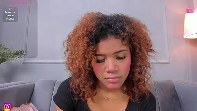 Snapshot of Isabellsmmith chatting on February 2025 03:55:02 AM Isabellsmmith online show from February 2025 03:55:02 AM