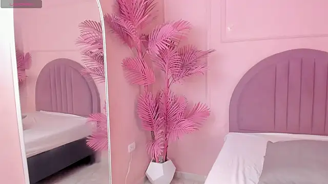 Snapshot of Isabellsmmith chatting on September 2025 08:03:01 PM Isabellsmmith online show from September 2025 08:03:01 PM