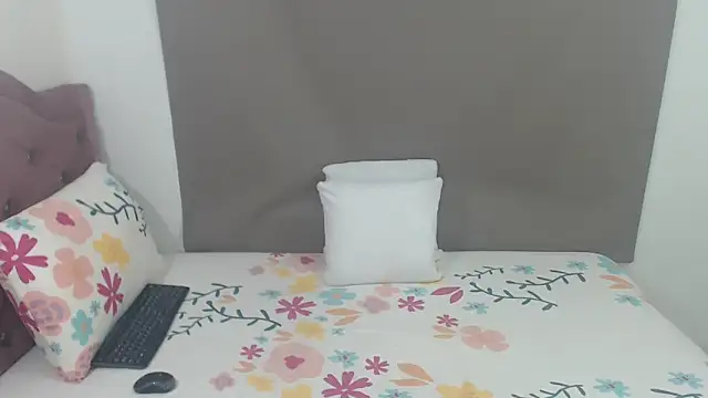 Snapshot of kimberlyjamexxx chatting on June 2026 04:04:01 AM kimberlyjamexxx online show from June 2026 04:04:01 AM