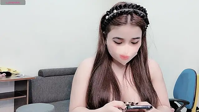 Snapshot of LyLy_Office chatting on December 2024 03:38:02 AM LyLy Office online show from December 2024 03:38:02 AM