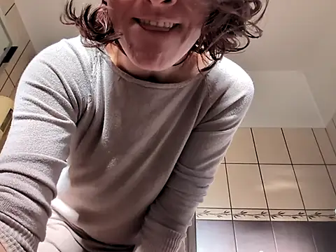 Snapshot of Milky_hairy_mommy chatting on September 2025 06:51:01 AM Milky hairy mommy online show from September 2025 06:51:01 AM