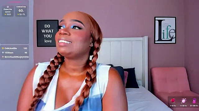 Britanymooree online show from September 2025 07:51:02 PM