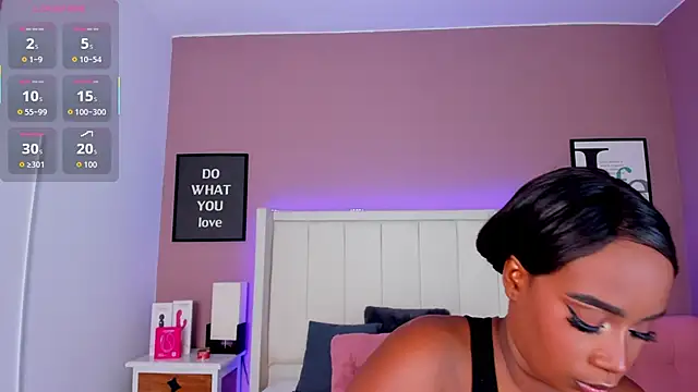 Britanymooree online show from October 2025 07:35:02 PM