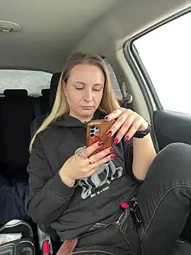 OlgaBuzzz online show from December 2025 06:32:02 AM