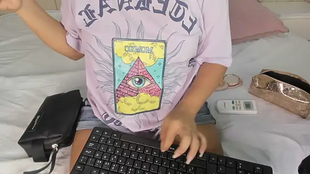 Littleolivia  online show from January 2025 01:14:02 PM