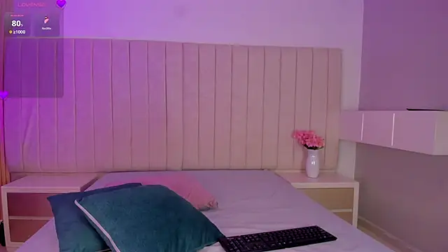 Littleolivia  online show from February 2026 01:55:01 PM