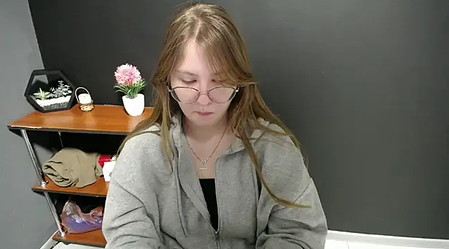 lady minx online show from February 2025 10:49:02 AM