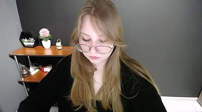 lady minx online show from March 2025 11:10:02 AM