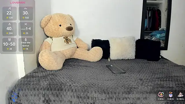 Snapshot of LittleParker chatting on October 2025 12:23:02 PM LittleParker online show from October 2025 12:23:02 PM