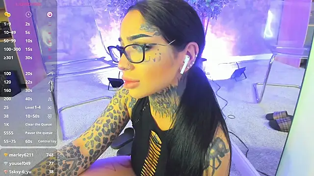 CreamyInkky  online show from September 2025 06:11:02 PM