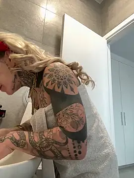 Divina X  online show from April 2026 04:35:01 AM