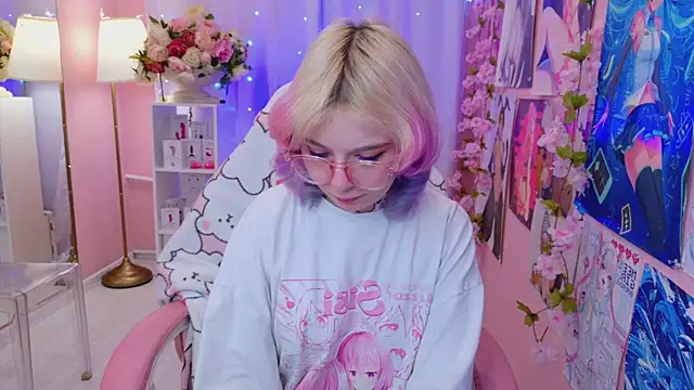 Coconut Mia online show from November 2025 09:57:02 PM