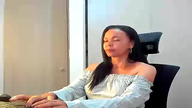 Snapshot of Evawalker_ chatting on September 2025 03:33:02 AM Evawalker online show from September 2025 03:33:02 AM