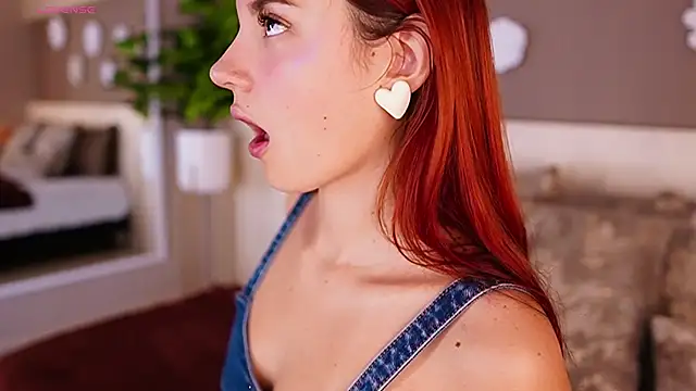 Snapshot of AylinMillerxs chatting on October 2025 03:09:01 PM AylinMillerxs online show from October 2025 03:09:01 PM