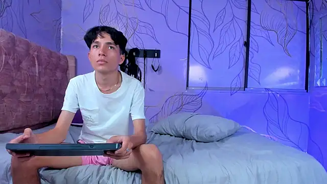 Theskinnyboys online show from December 2024 10:37:01 PM