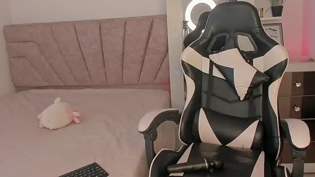 SavannahWildee online show from October 2025 01:22:01 PM