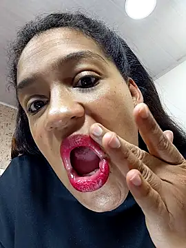 Michelle Brito1 online show from October 2025 10:41:02 PM