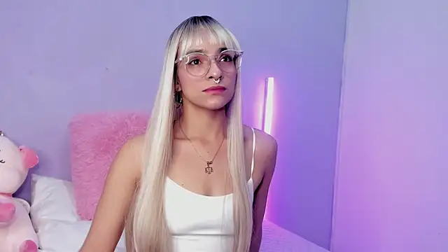 Scarlet Red  online show from January 2025 12:10:01 PM