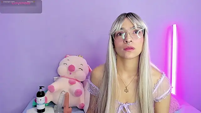 Scarlet Red  online show from January 2025 12:05:02 PM