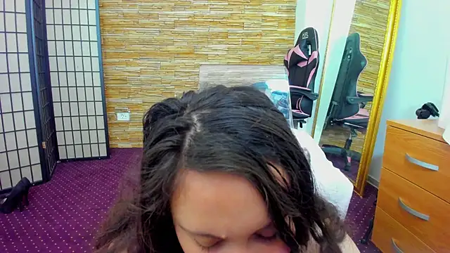 AishaRouhi online show from December 2025 06:39:02 AM