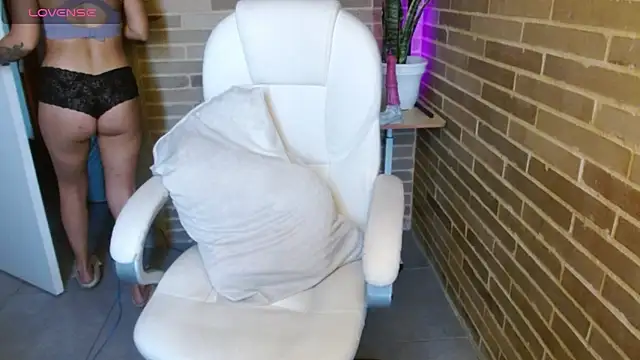 helenacyruss online show from December 2025 02:22:01 PM