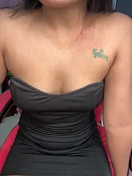 Snapshot of LeisyXO chatting on October 2025 07:58:02 PM LeisyXO online show from October 2025 07:58:02 PM