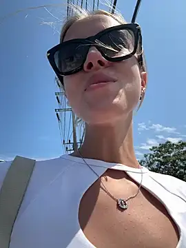 Snapshot of enjoy_my_beauty chatting on February 2025 04:16:02 AM enjoy my beauty online show from February 2025 04:16:02 AM