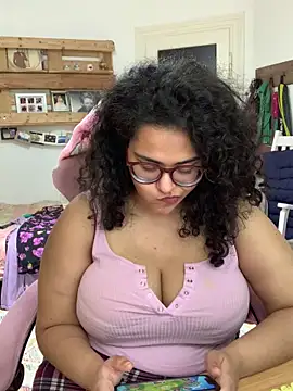 Curvydesifromgermany online show from June 2026 02:28:02 PM