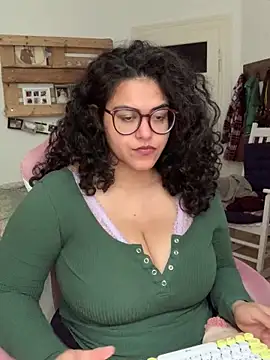 Curvydesifromgermany online show from June 2026 06:27:02 AM
