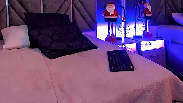 Laura Dicardy online show from December 2024 10:23:01 PM