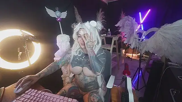 angelacianuro  online show from October 2025 10:40:02 AM