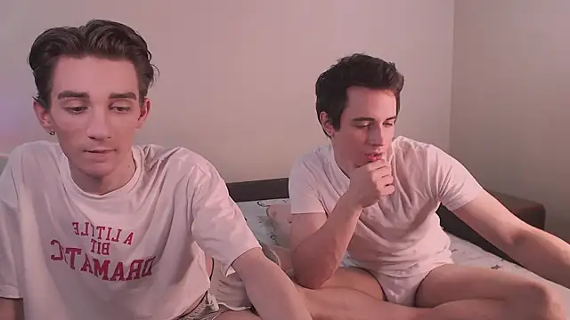 Snapshot of EliotMarks chatting on December 2024 07:45:01 PM EliotMarks online show from December 2024 07:45:01 PM