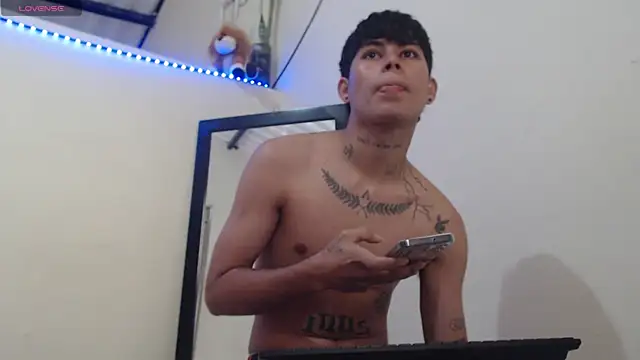 Lukas strong online show from November 2025 01:11:01 PM