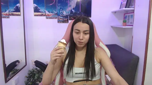 EmmaMyerss  online show from January 2025 10:31:02 PM