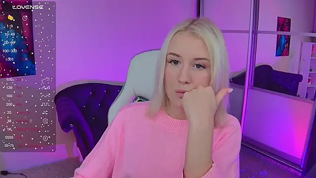 Snapshot of Selenatrend chatting on October 2025 12:24:02 PM Selenatrend online show from October 2025 12:24:02 PM