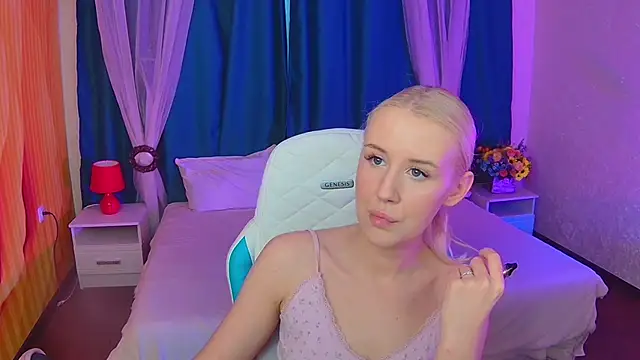 Snapshot of Selenatrend chatting on October 2025 12:25:01 PM Selenatrend online show from October 2025 12:25:01 PM