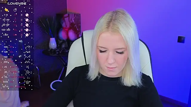 Snapshot of Selenatrend chatting on October 2025 06:46:02 AM Selenatrend online show from October 2025 06:46:02 AM