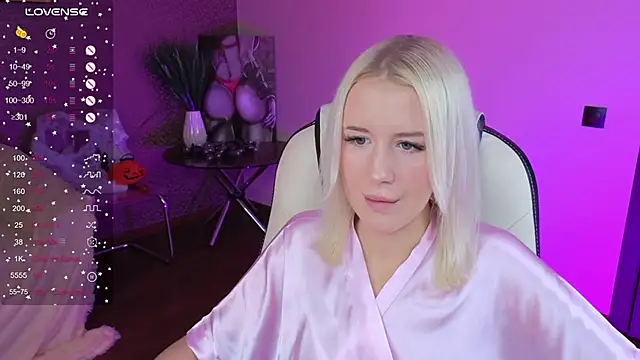 Snapshot of Selenatrend chatting on November 2025 12:51:01 PM Selenatrend online show from November 2025 12:51:01 PM