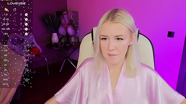 Snapshot of Selenatrend chatting on November 2025 12:28:01 PM Selenatrend online show from November 2025 12:28:01 PM